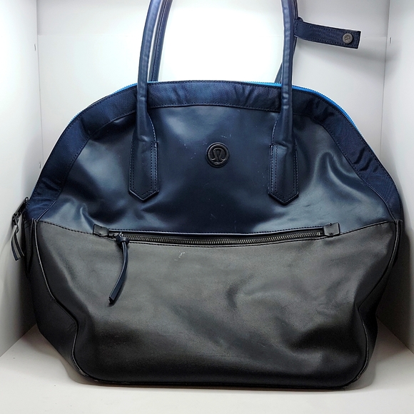 lululemon athletica Handbags - Lululemon Athletica | Happy Hatha Hour bag | navy/black